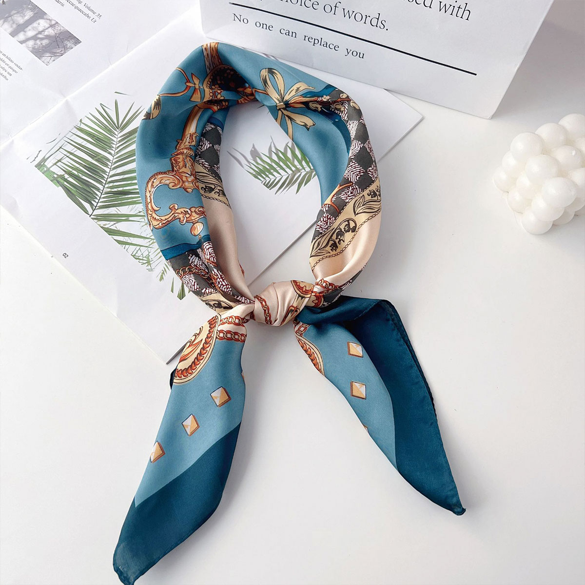 Foulard carré en soie de Style - Art Craft Shop avis et prix