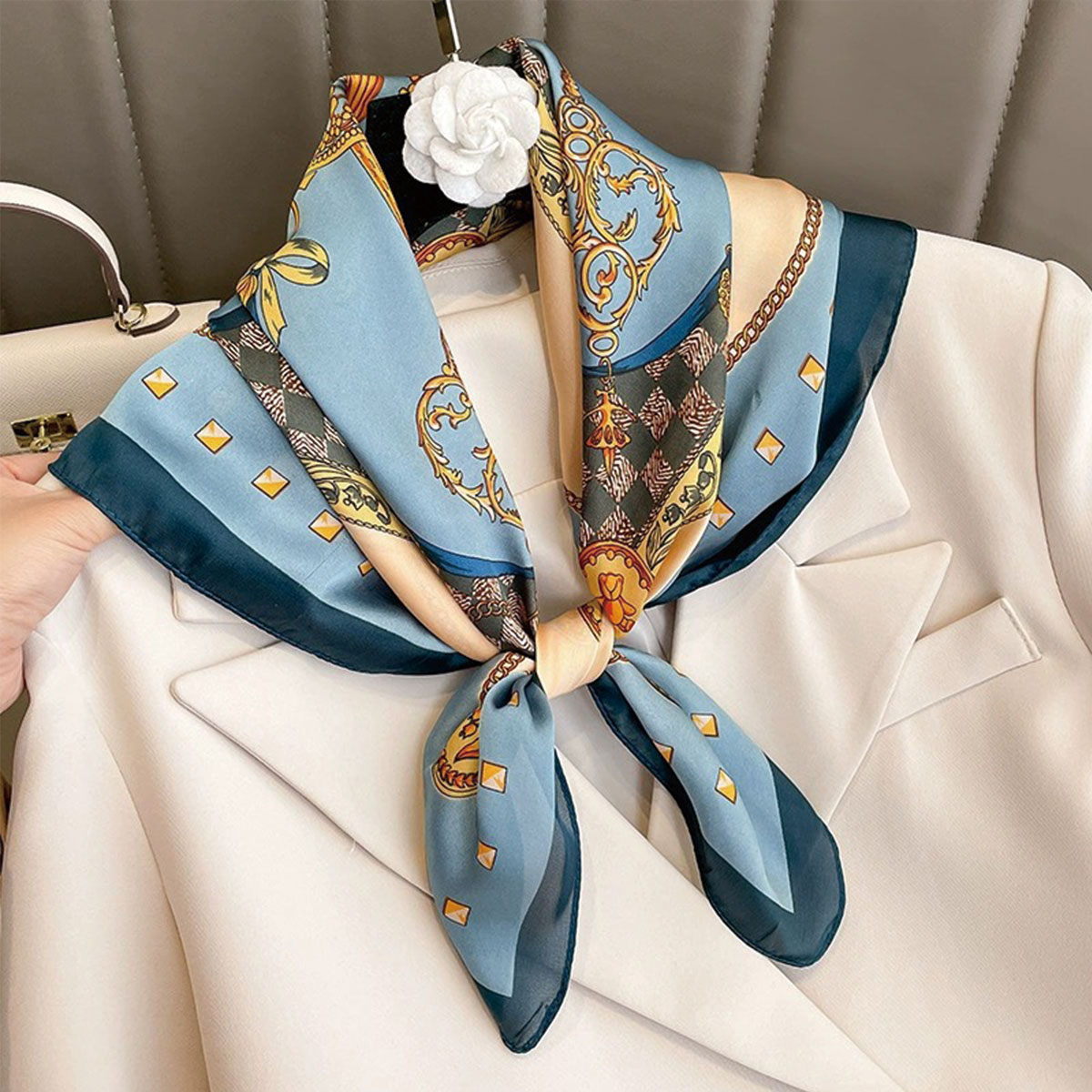 Foulard carré en soie de Style - Art Craft Shop avis et prix