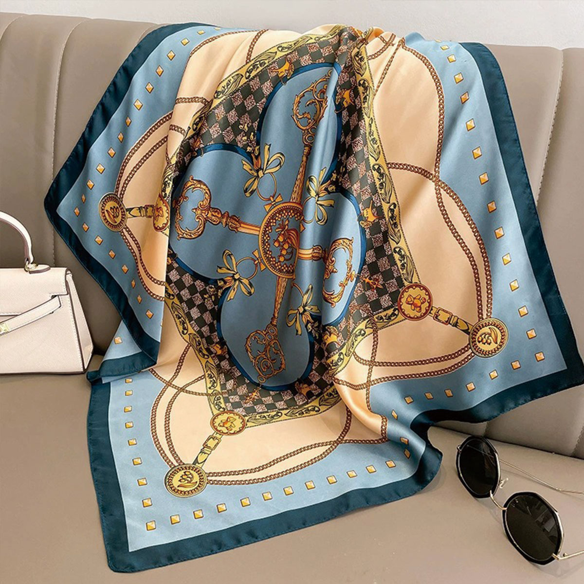 Foulard carré en soie de Style - Art Craft Shop avis et prix